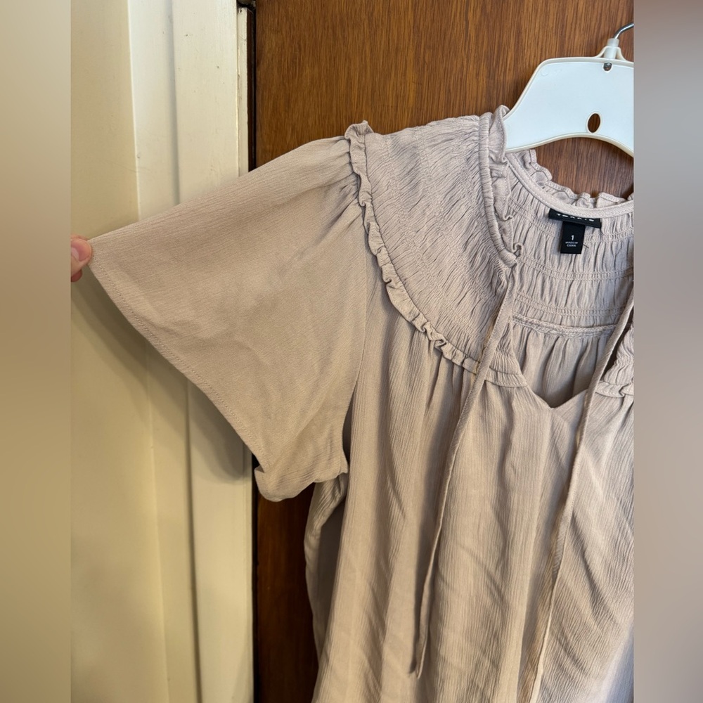 EUC tan/camel colored short sleeve top by Torrid, size 1 (14-16) - Picture 12 of 13